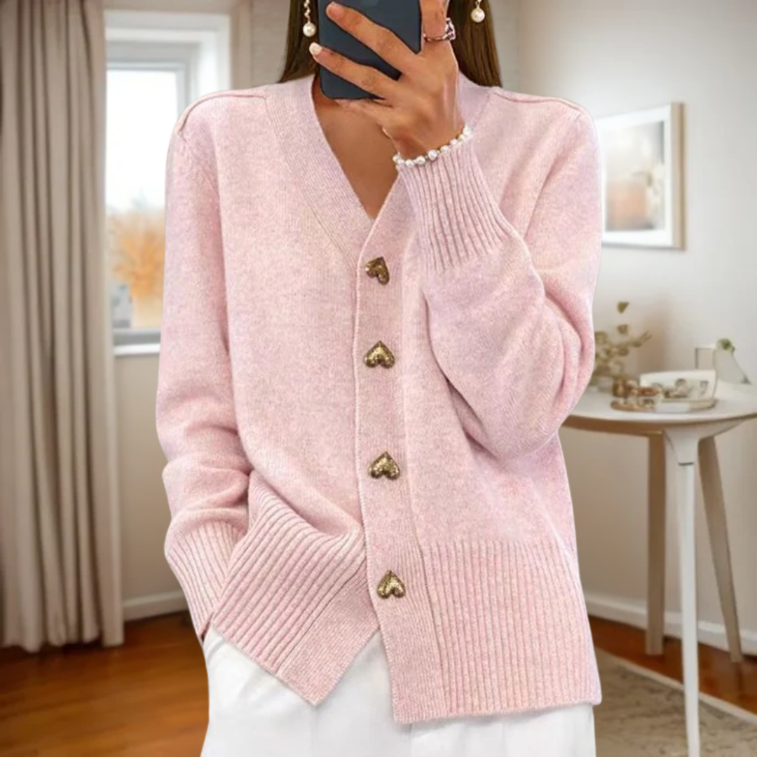 エレガントなハートボタンのカーディガン