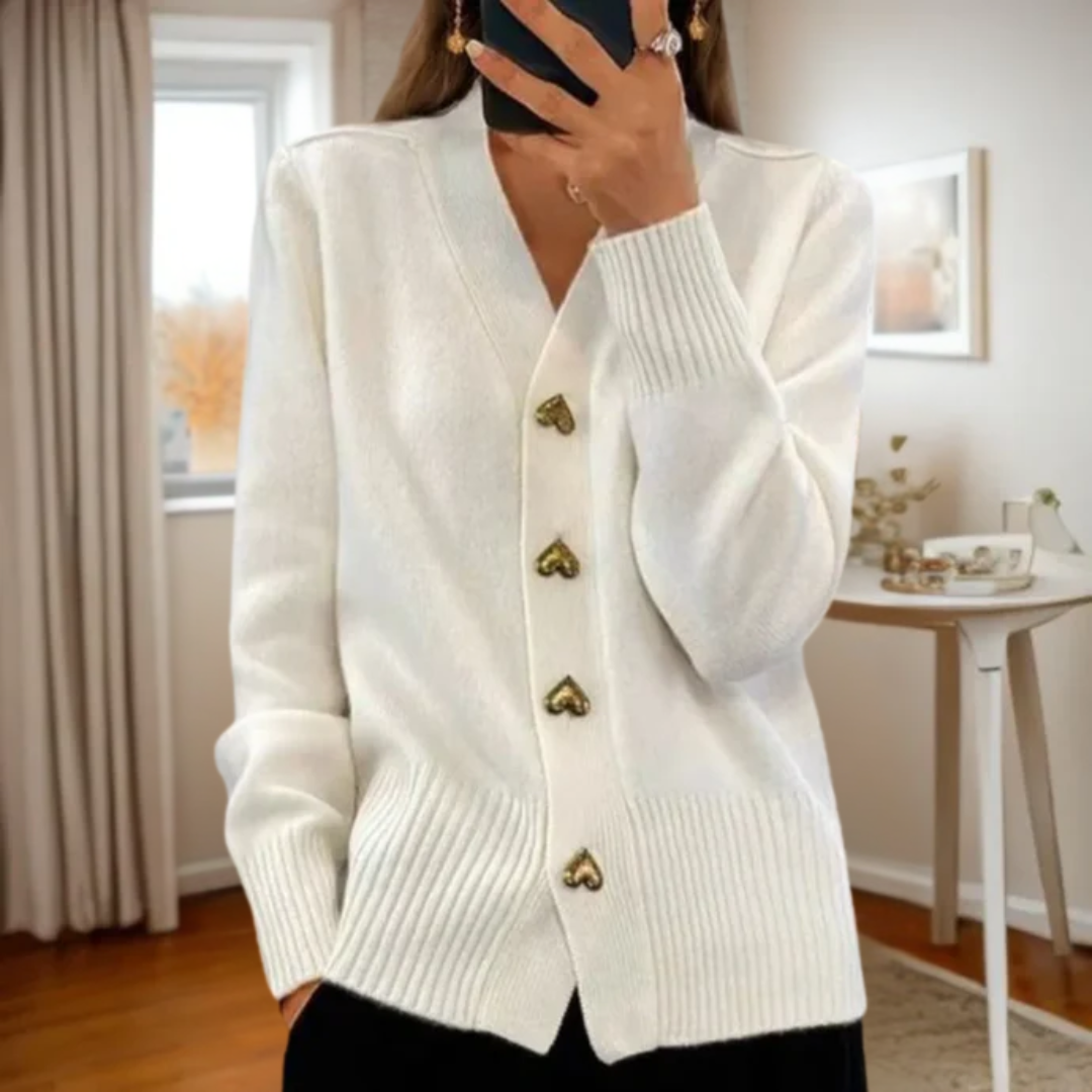 エレガントなハートボタンのカーディガン