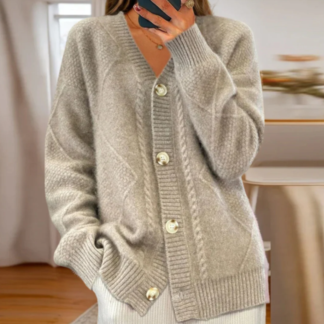 ケーブル編みカーディガン