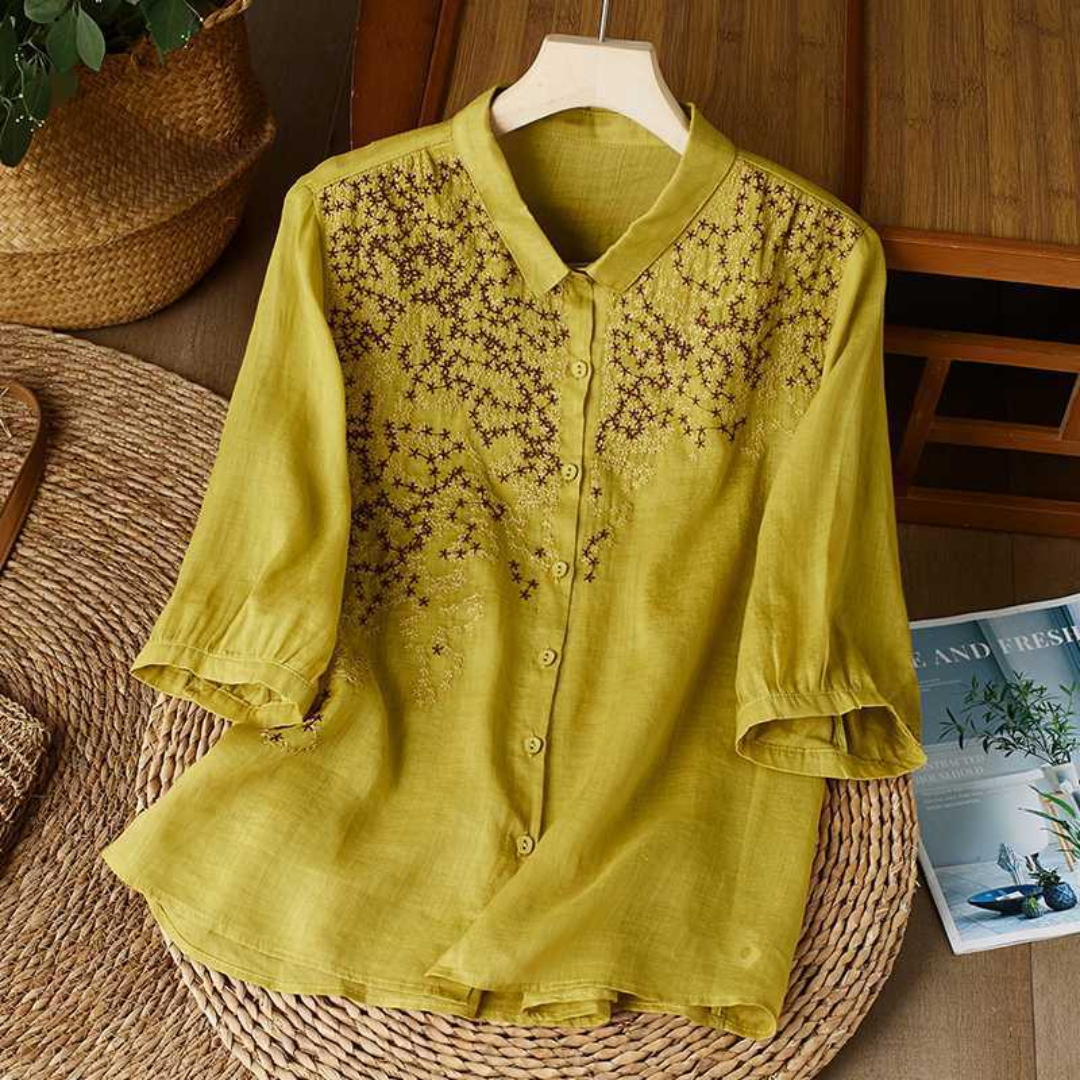 刺繍入り無地半袖ブラウス