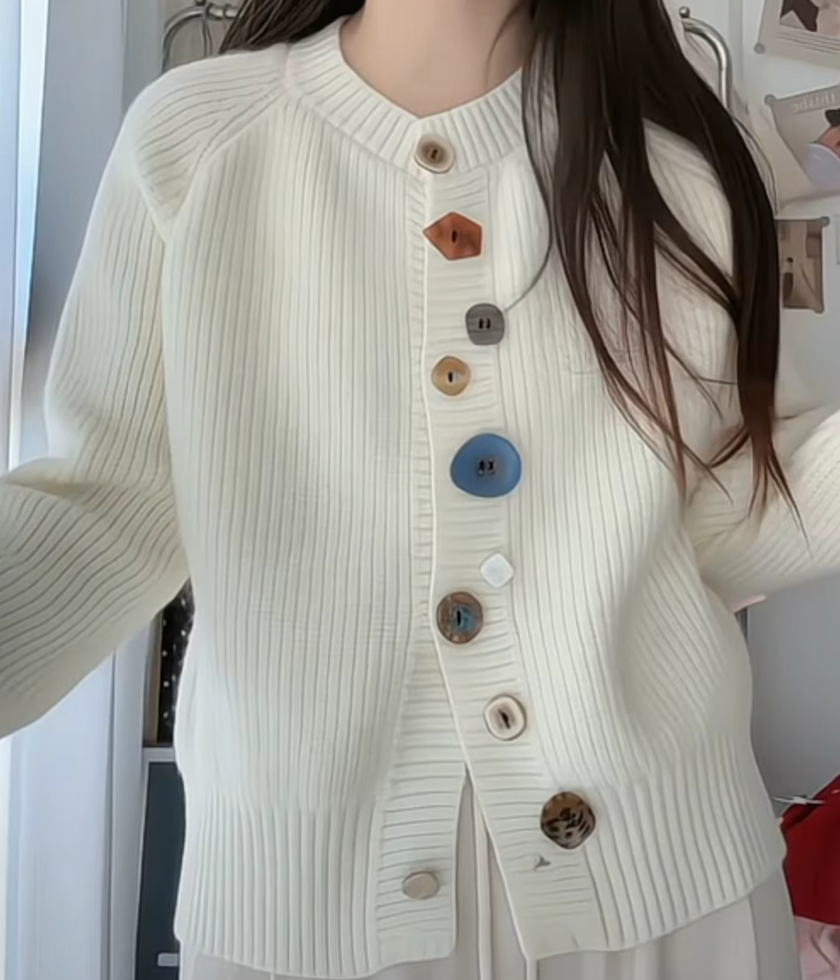 カラフルなボタン付きカーディガン