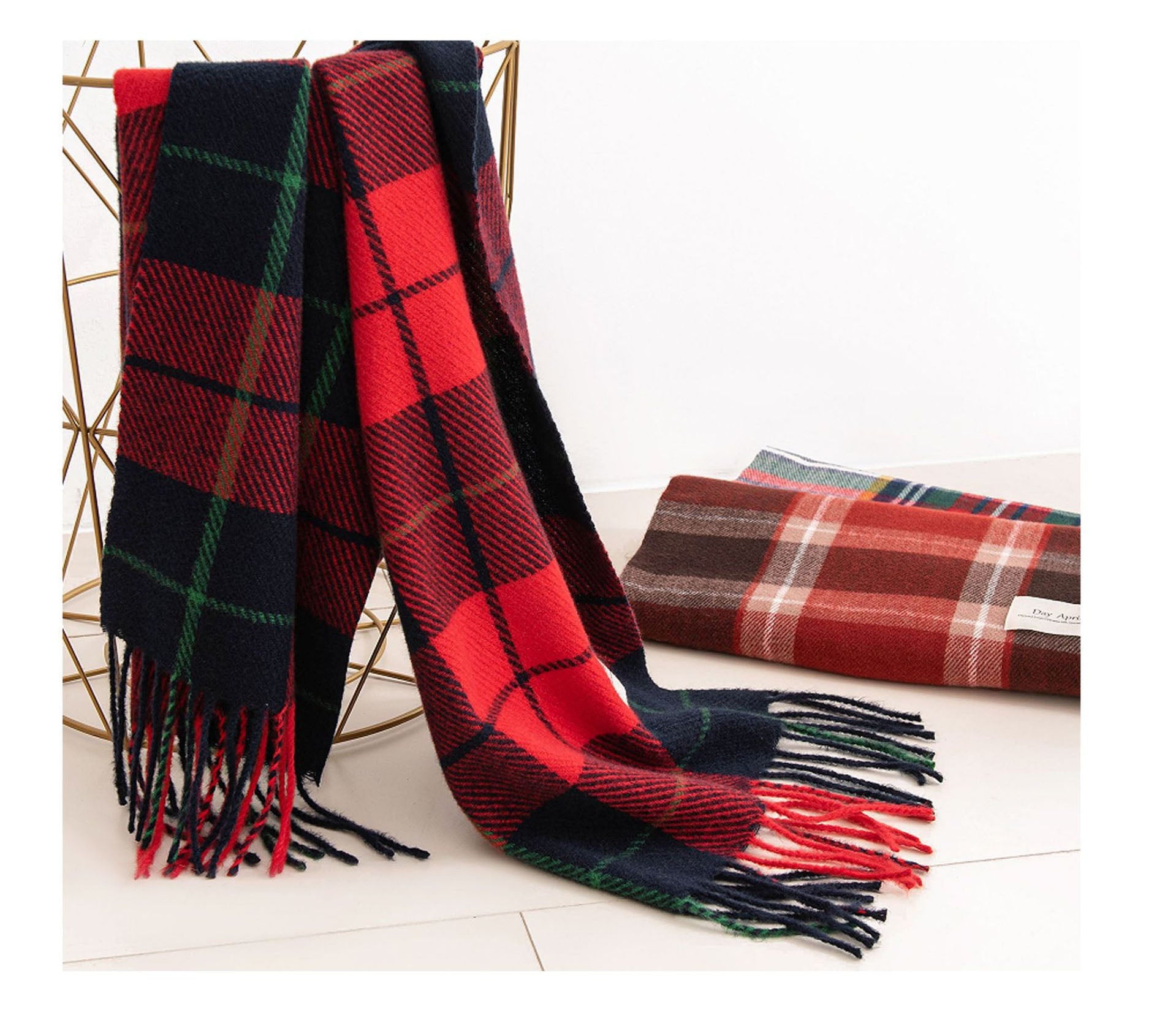 ウール製のチェック柄レディーススカーフ