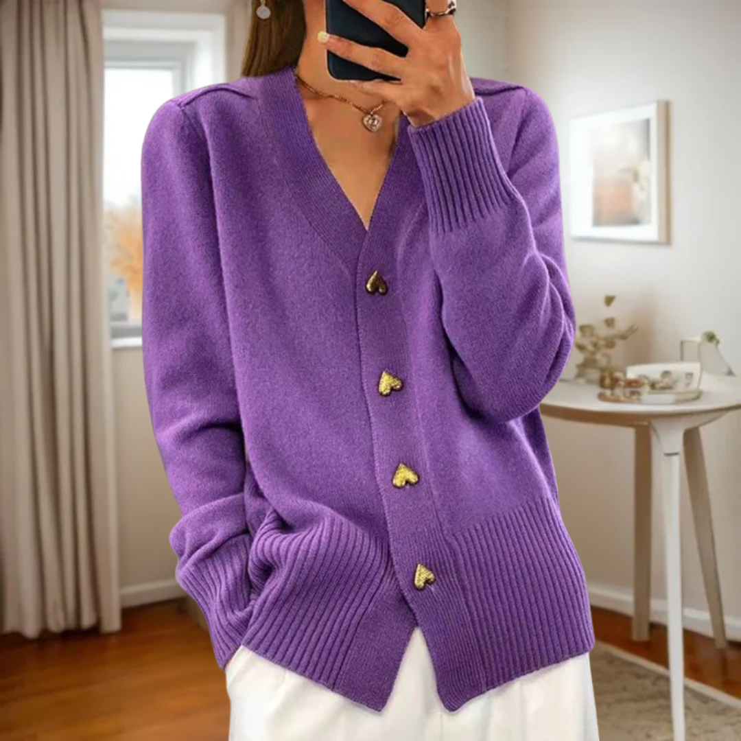 エレガントなハートボタンのカーディガン