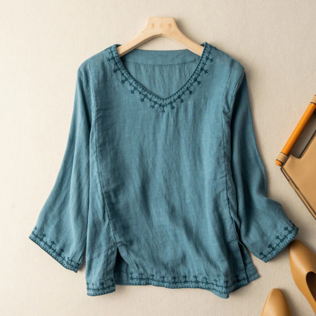 刺繍入りロングVネックブラウス