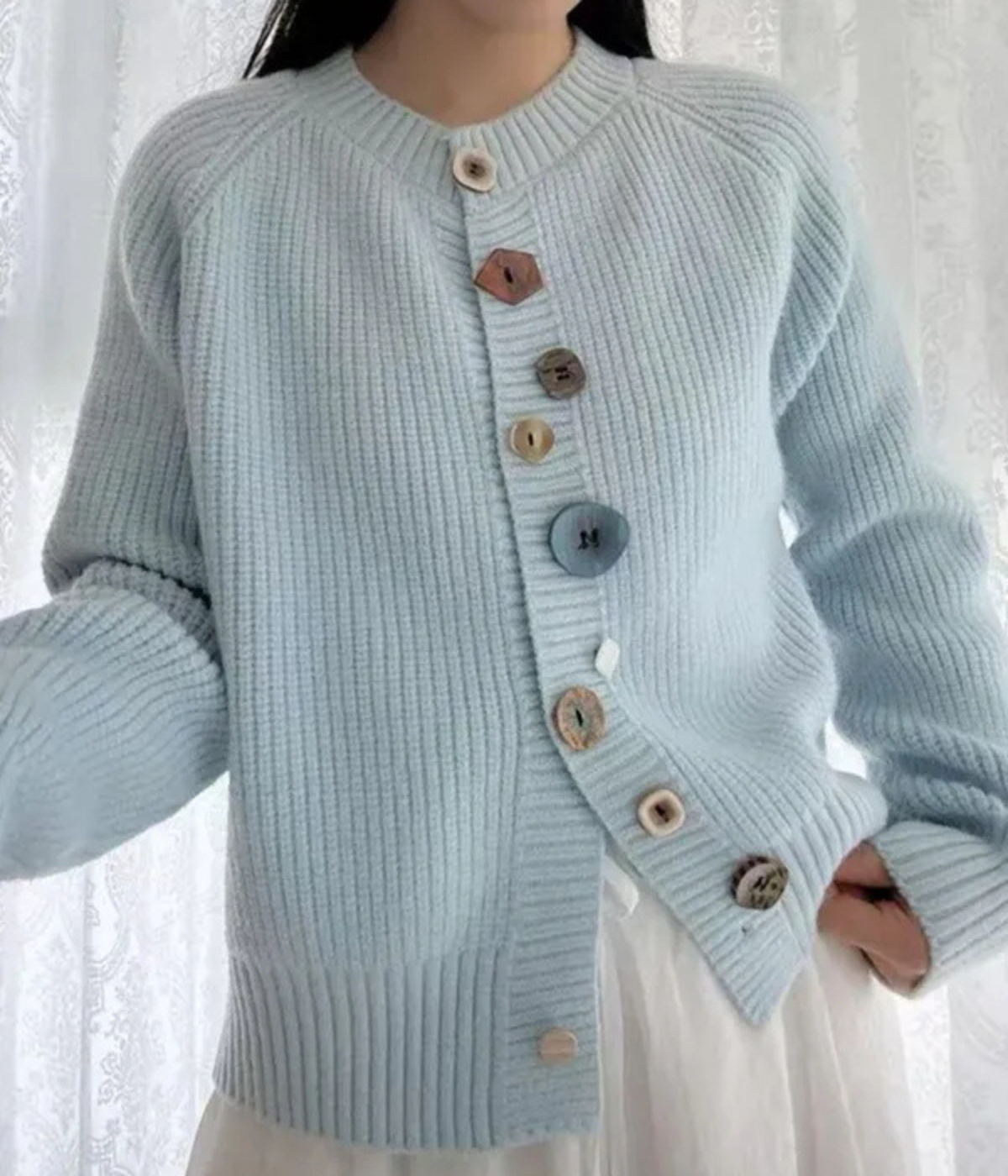 カラフルなボタン付きカーディガン